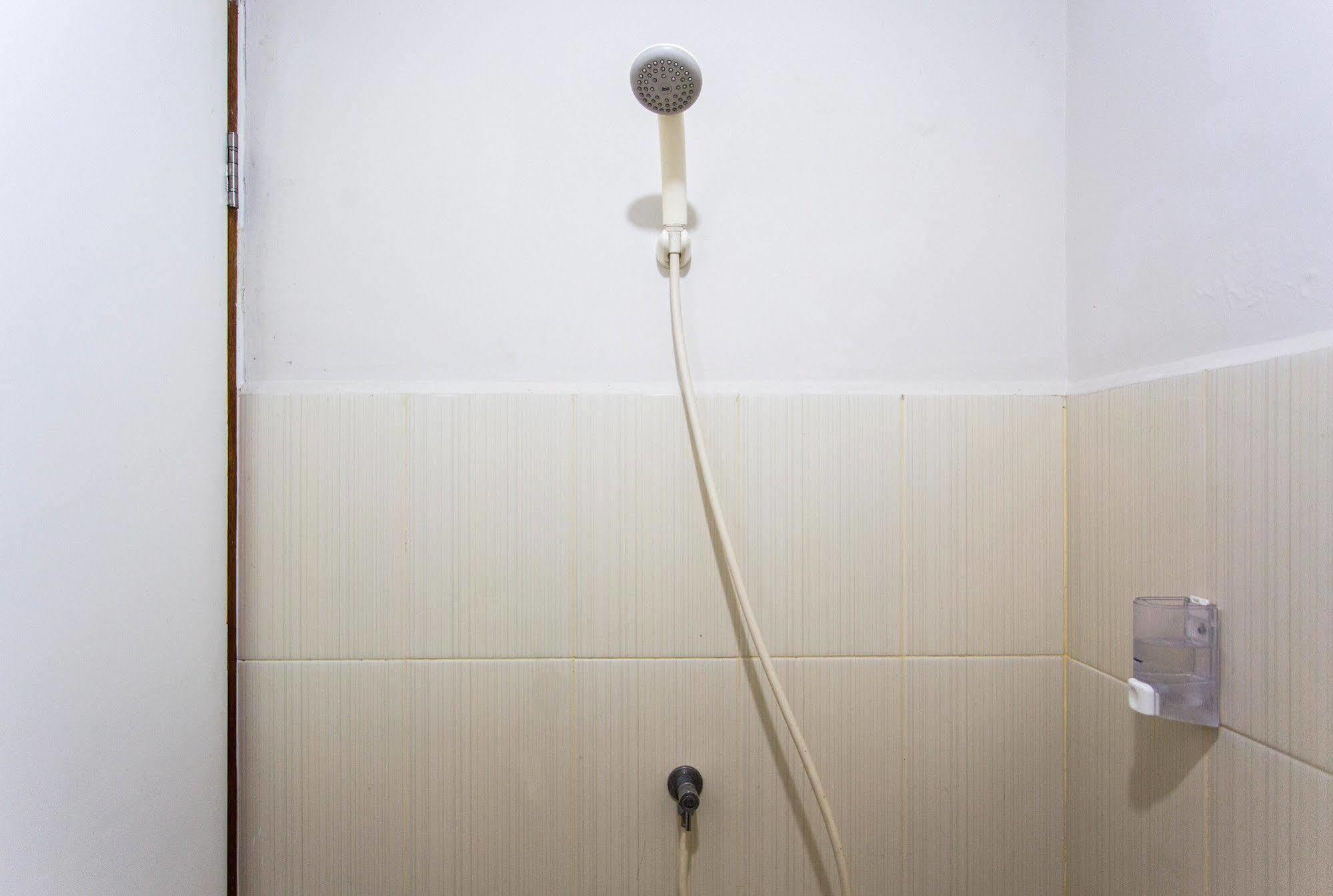 Reddoorz Apartment @ Green Pramuka Cakarta Dış mekan fotoğraf