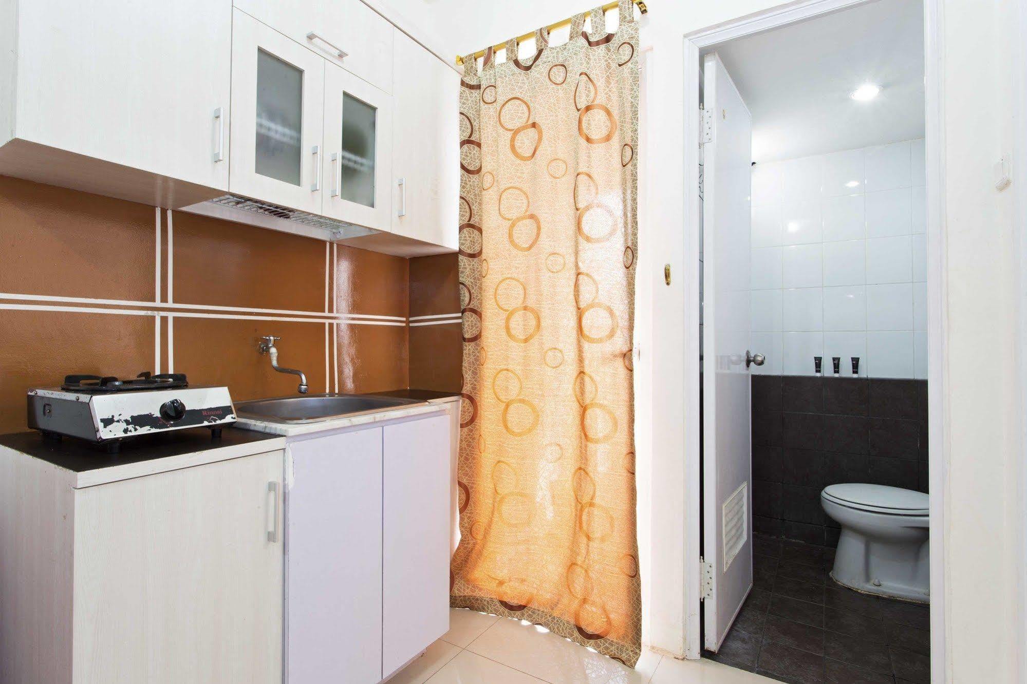 Reddoorz Apartment @ Green Pramuka Cakarta Dış mekan fotoğraf