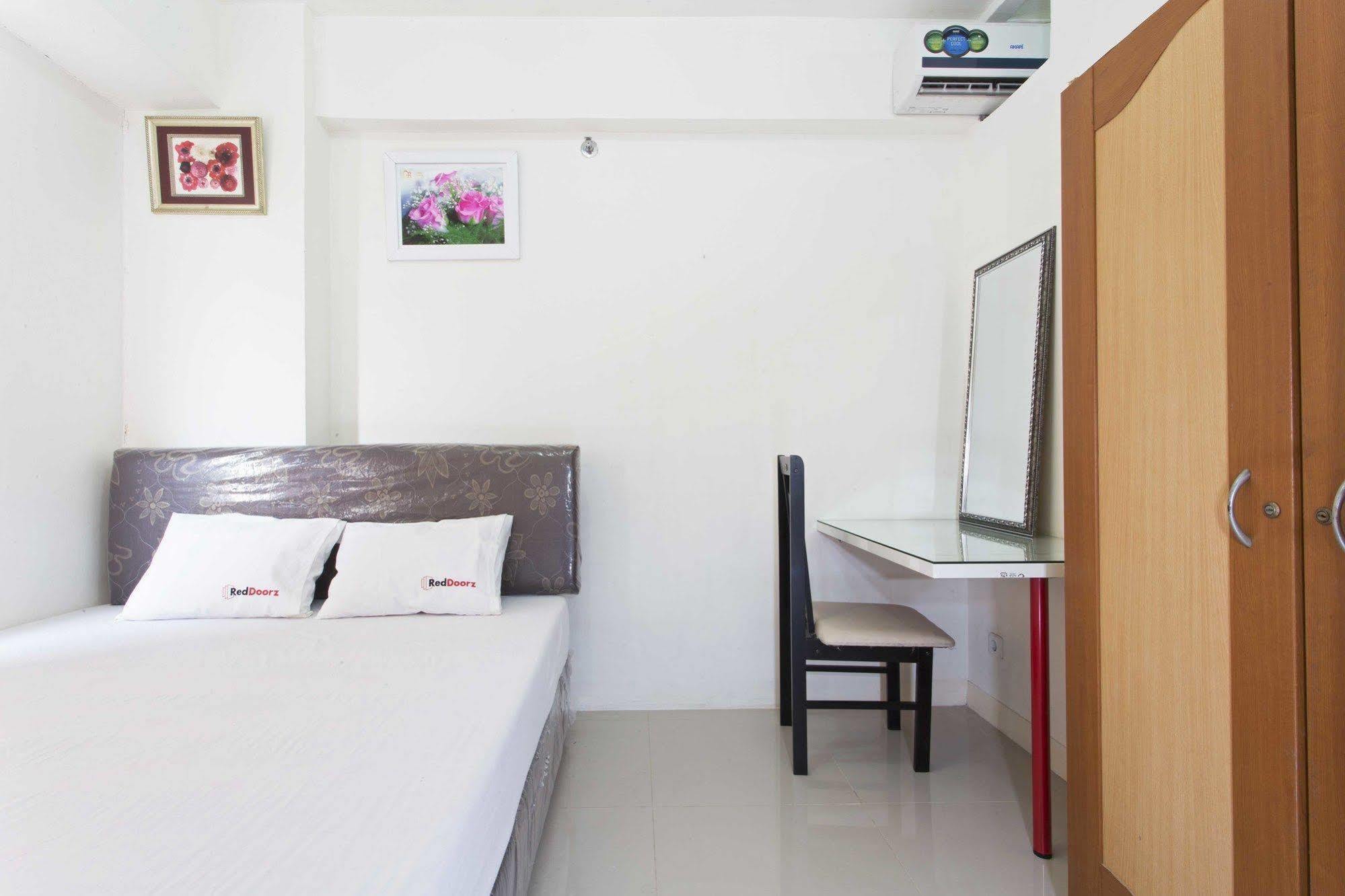 Reddoorz Apartment @ Green Pramuka Cakarta Dış mekan fotoğraf