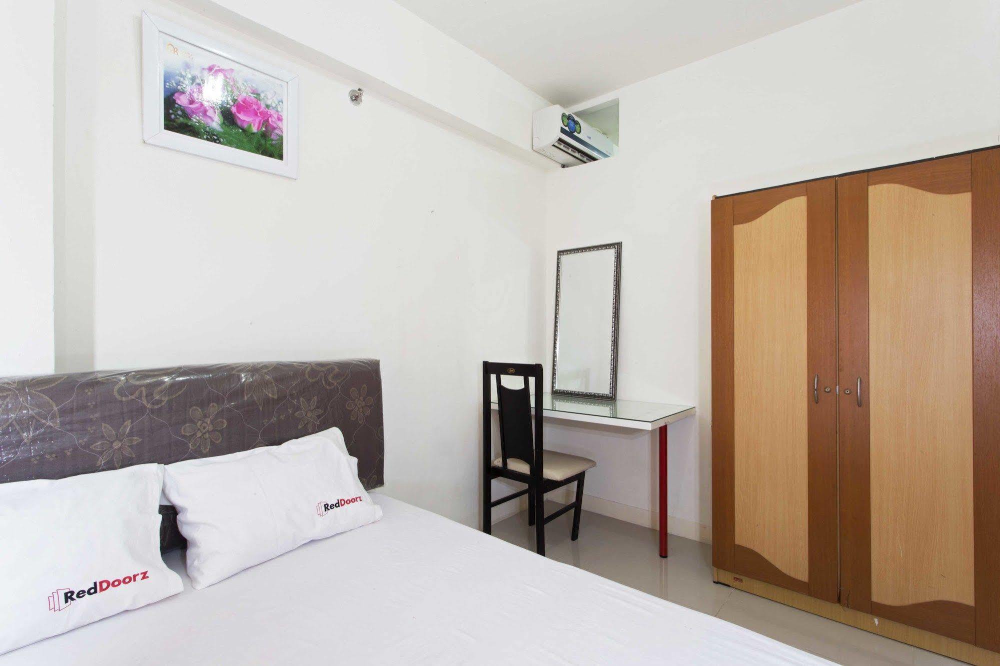 Reddoorz Apartment @ Green Pramuka Cakarta Dış mekan fotoğraf